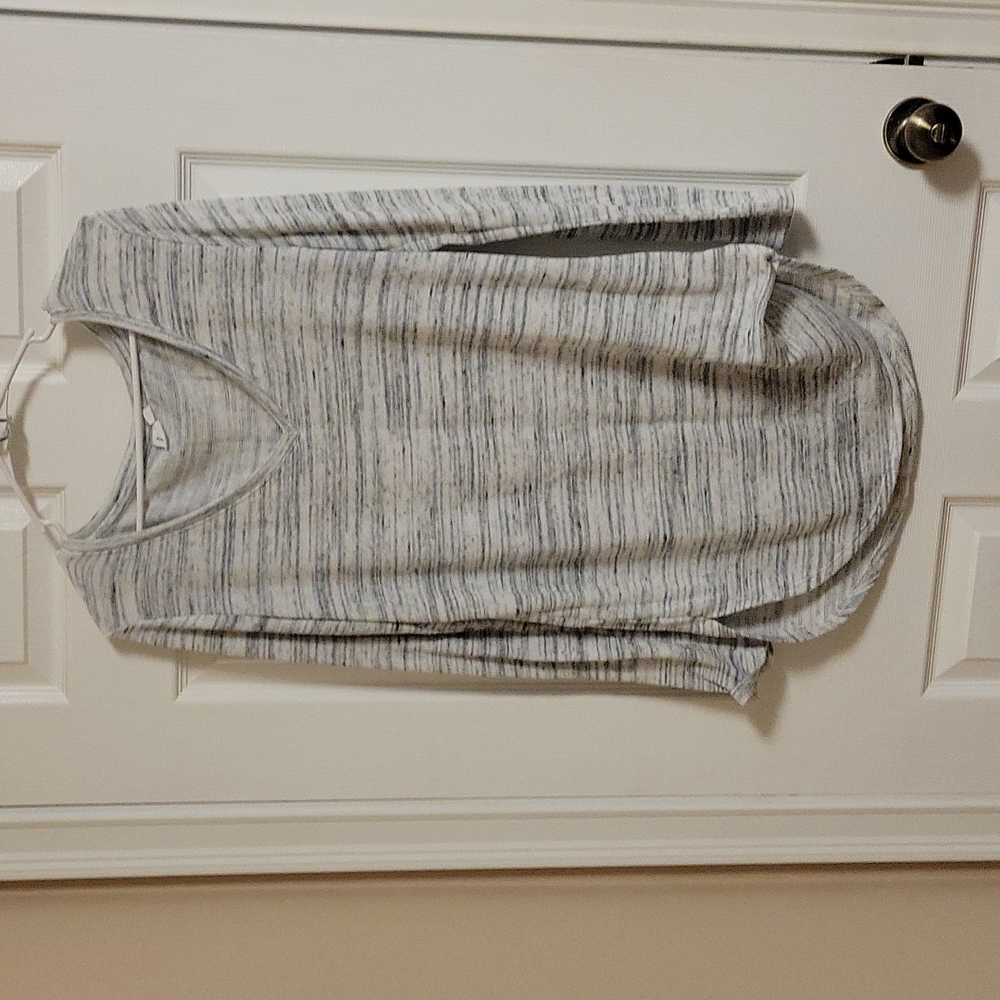 GAP soft knit V-neck sweater